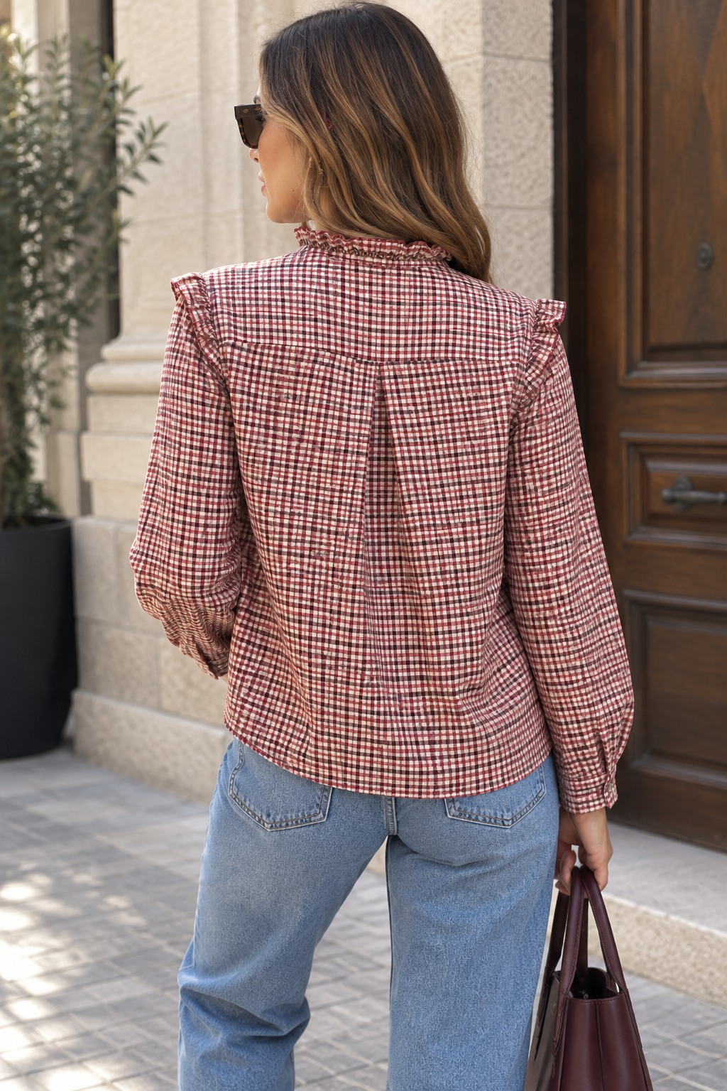 CAMISA ESTAMPADA DE CUADROS CON VOLANTES