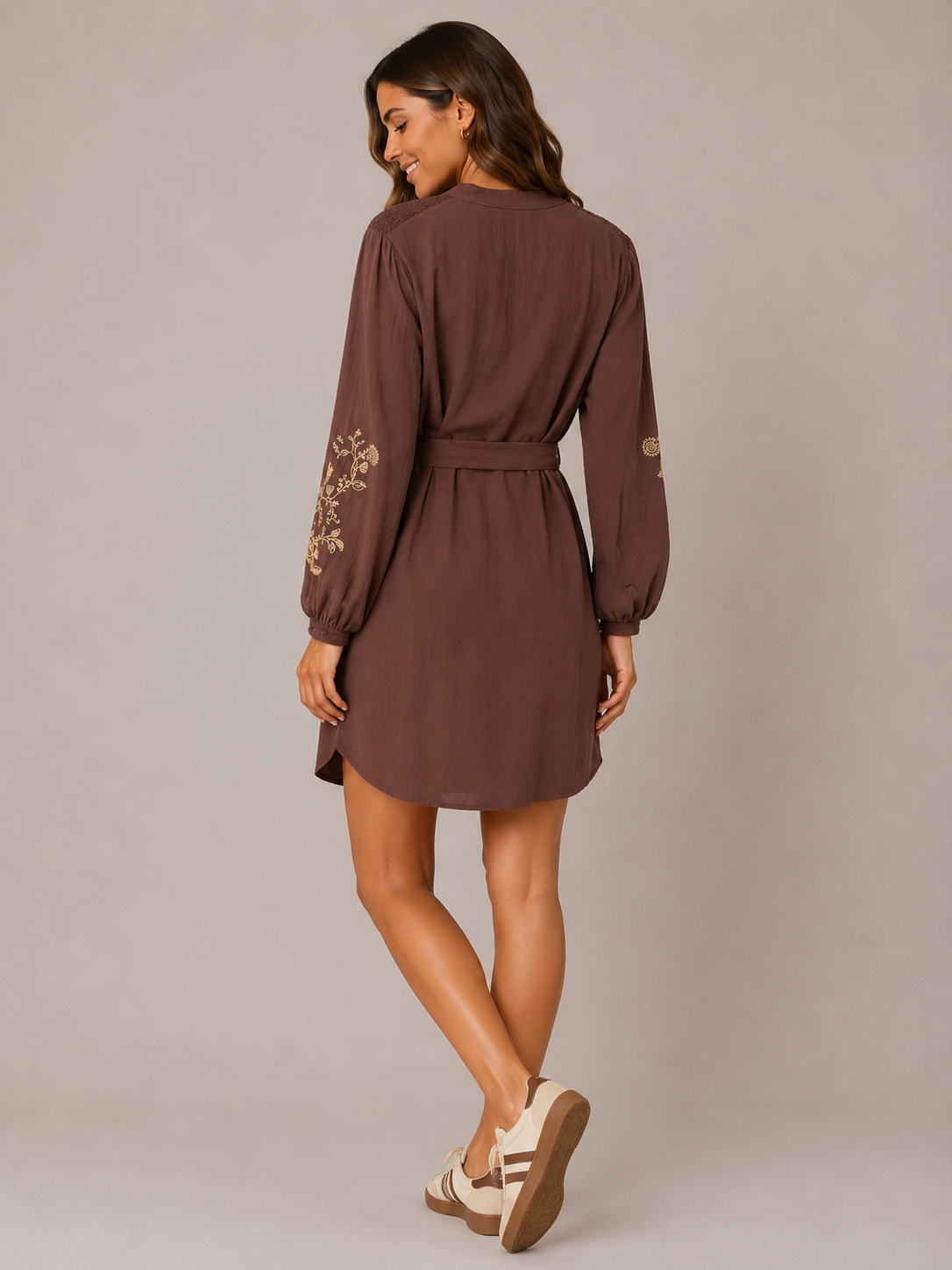 VESTIDO CHOCOLATE CON BORDADOS