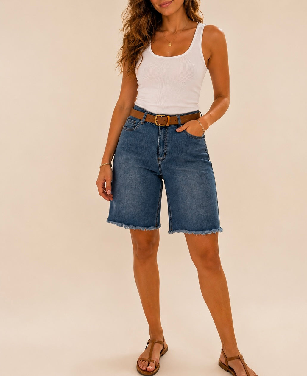 BERMUDA JEANS CON CINTURÓN