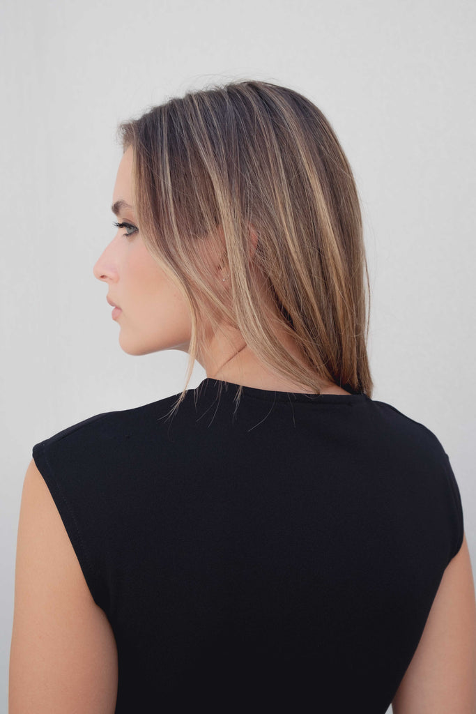 VESTIDO MIDI PUNTO APLIQUE DORADO.