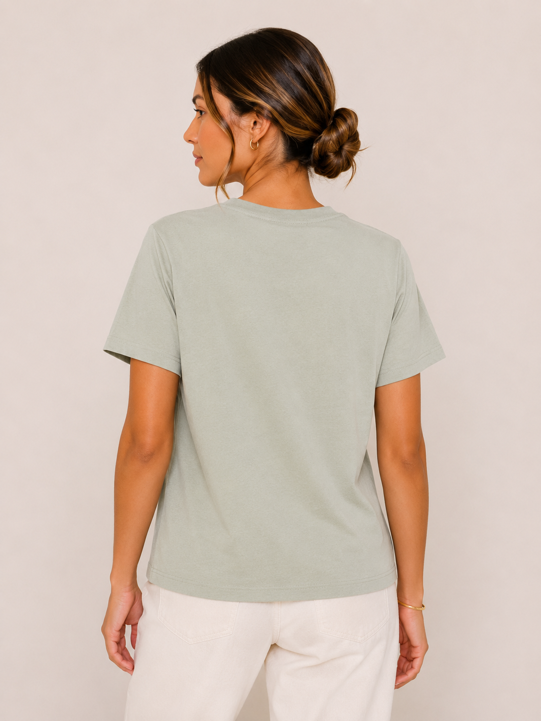 CAMISETA BASICA CON BORDADOS