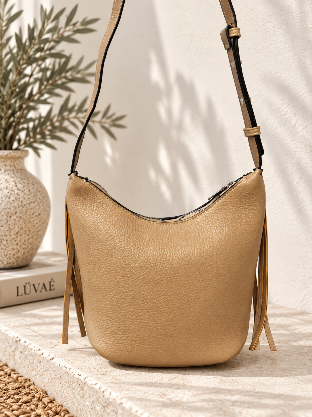 BOLSO BANDOLERA CON FLECOS