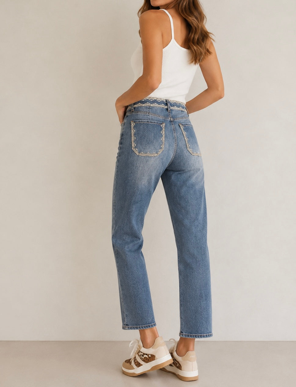 JEANS CON BORDADO