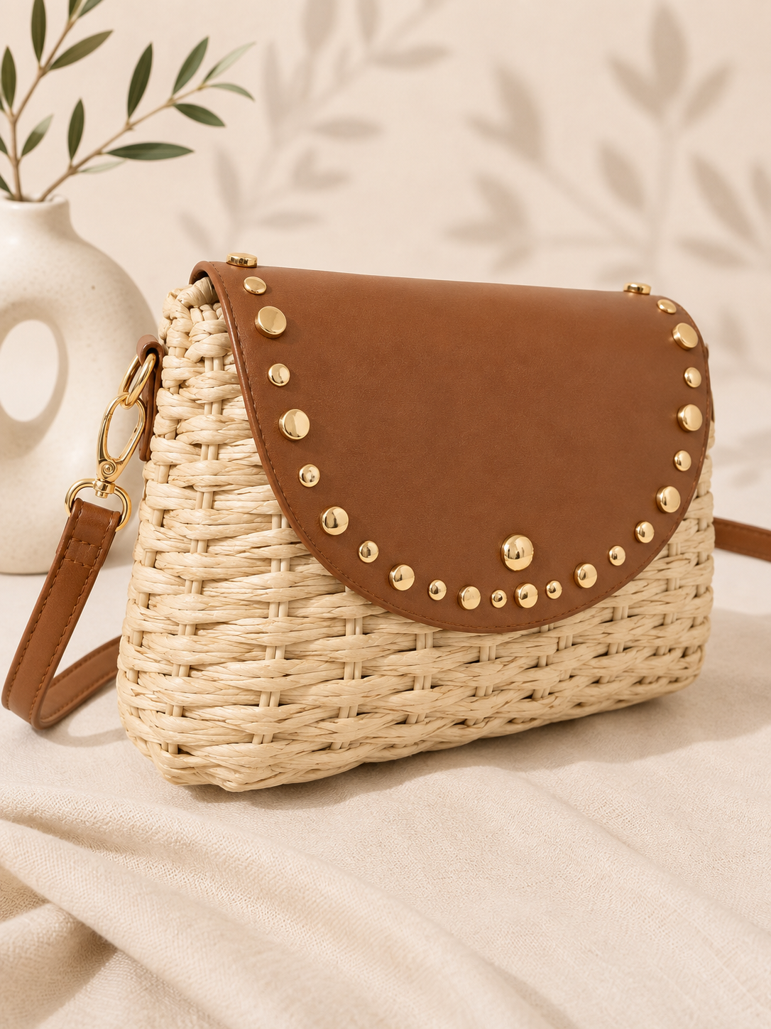 BOLSO RAFIA CON TACHAS