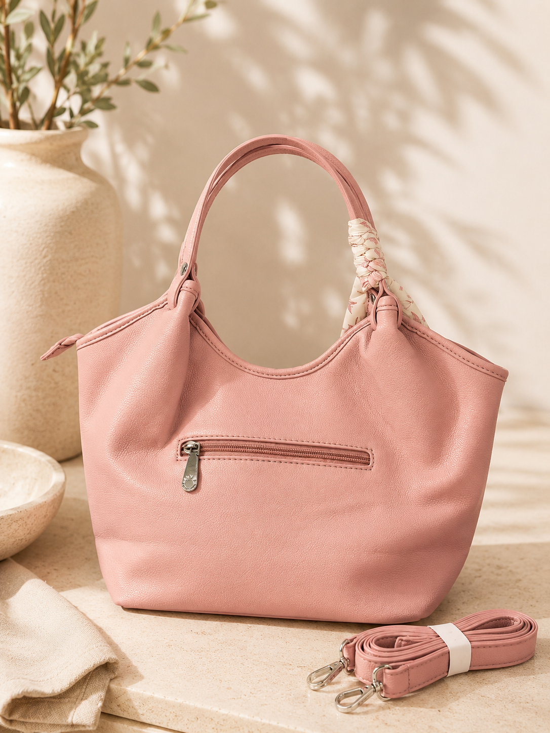 BOLSO CON PAÑUELO ROSA