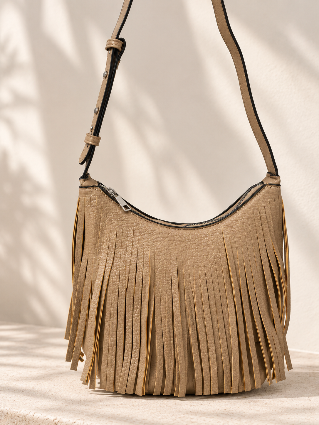 BOLSO BANDOLERA CON FLECOS
