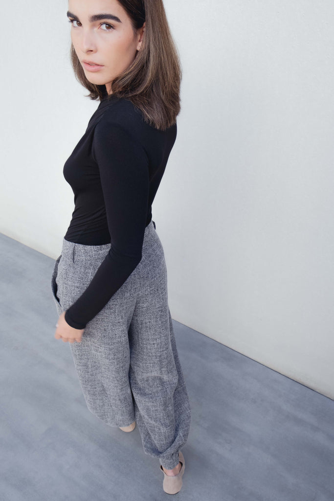 Pantalón bombacho gris