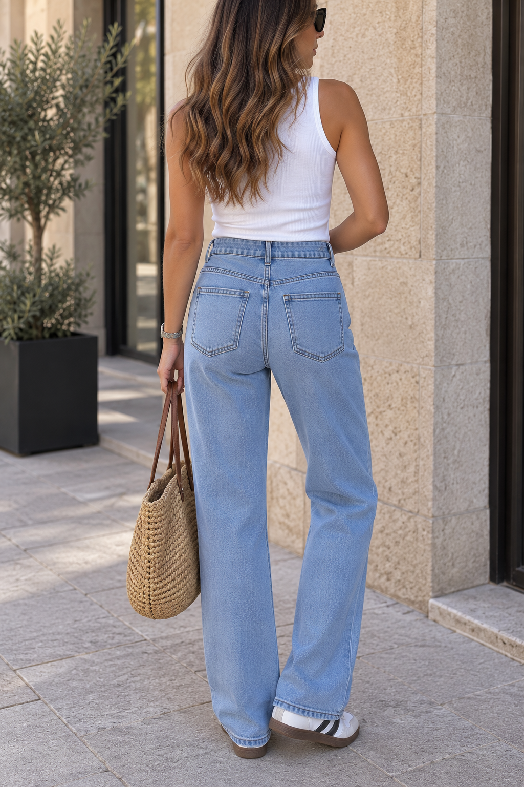 JEANS RECTOS CON BOLSILLOS DELANTEROS