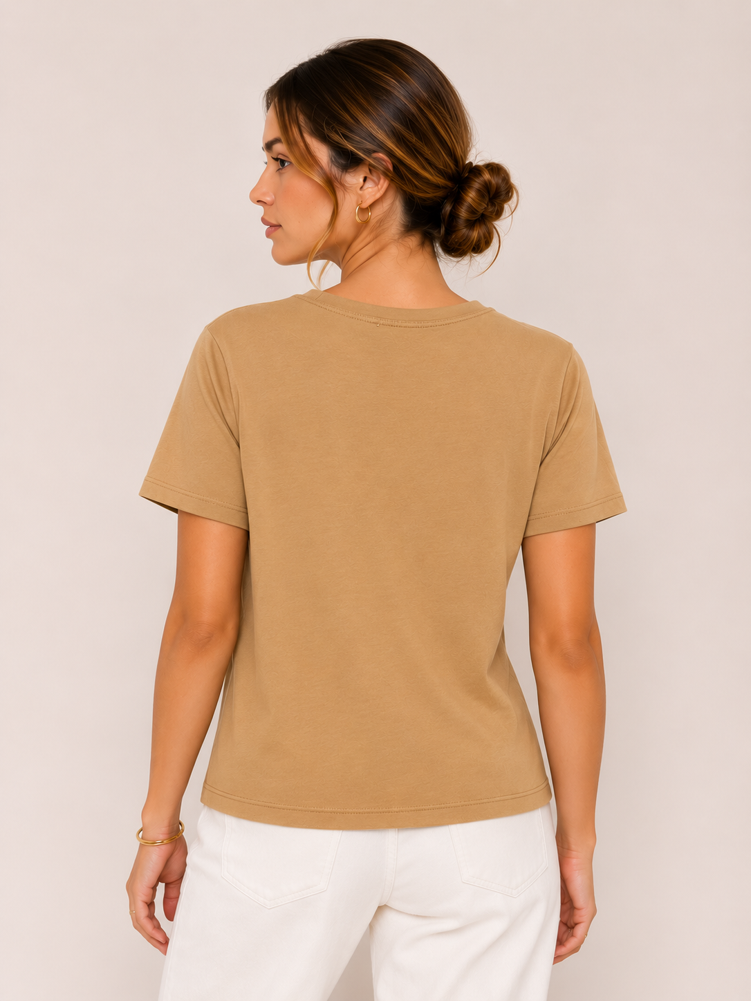 CAMISETA BASICA CON BORDADOS