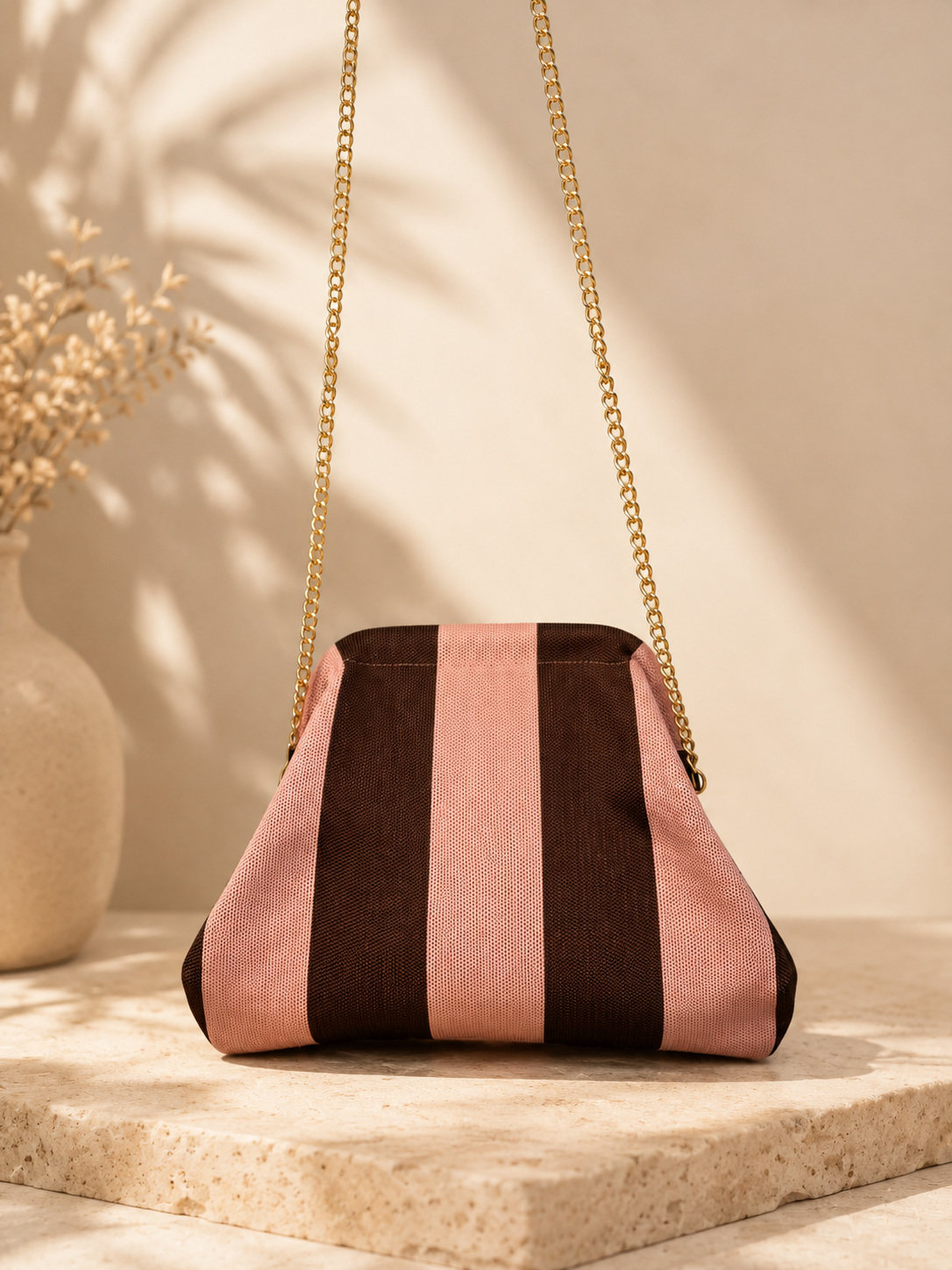 Bolso de rayas rosa y marrón