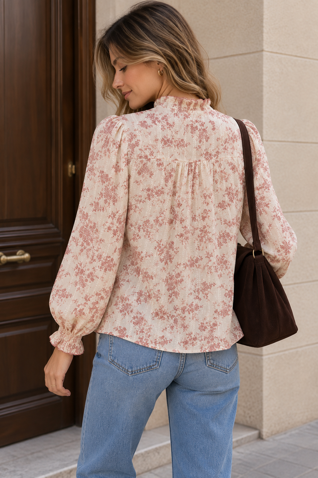 BLUSA ESTAMPADA DE FLORES CON VOLANTES