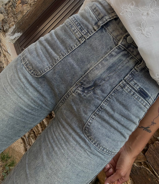 Jeans rectos con bolsillos