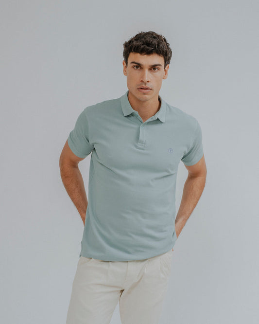 POLO BÁSICO REGULAR FIT CELESTE