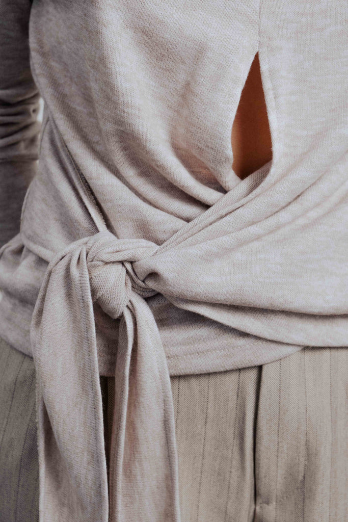 CAMISETA CON NUDO