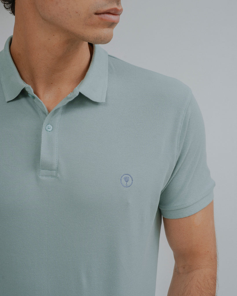 POLO BÁSICO REGULAR FIT CELESTE