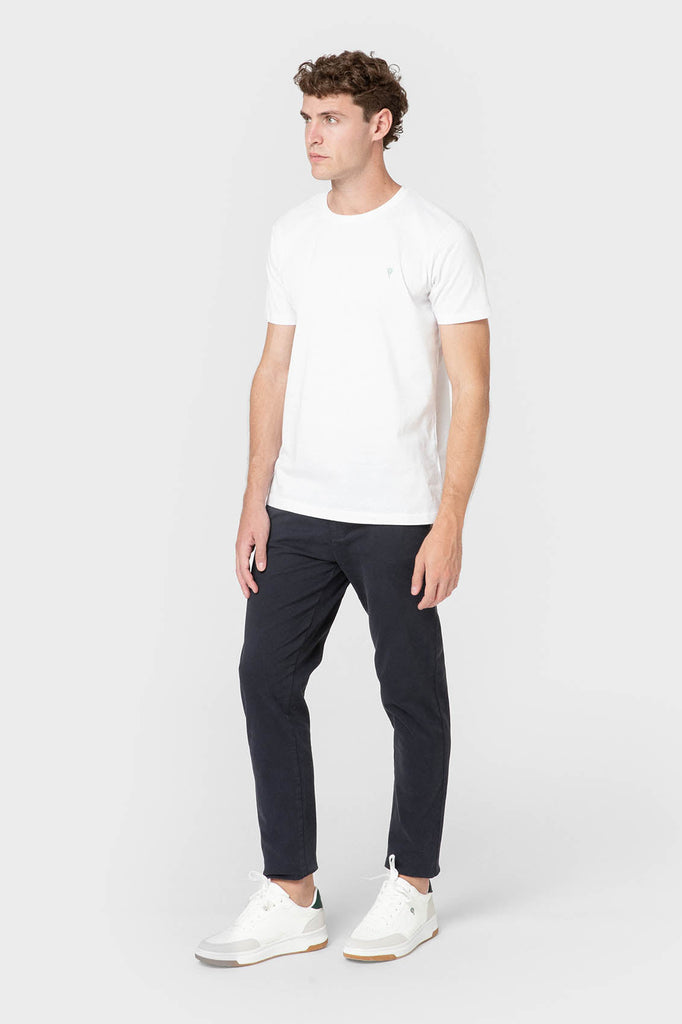 CAMISETA BÁSICA BLANCA CON GLOBO VERDE